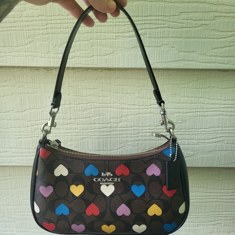 Coach Teri Shoulder Bag Signature And Hearts Print
